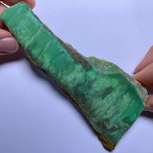 Load image into Gallery viewer, Webbed Variscite - Australia
