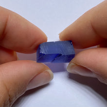 Load image into Gallery viewer, Pulled Czochralski Royal Blue Sapphire
