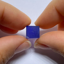 Load image into Gallery viewer, Pulled Czochralski Royal Blue Sapphire
