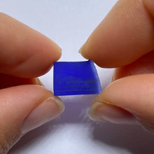 Load image into Gallery viewer, Pulled Czochralski Royal Blue Sapphire
