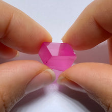 Load image into Gallery viewer, Pulled Czochralski Magenta Sapphire
