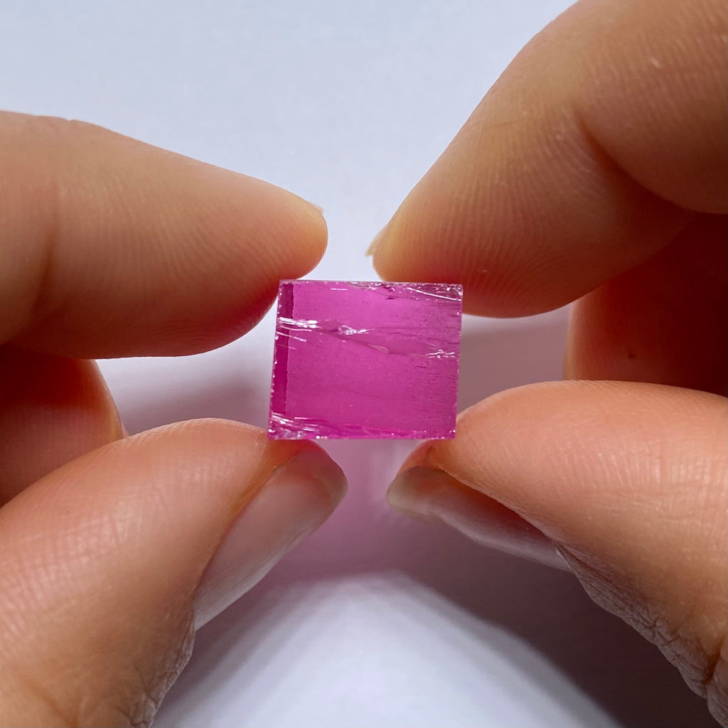 Pulled Czochralski Magenta Sapphire