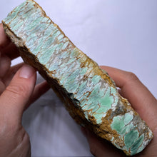 Load image into Gallery viewer, Webbed Variscite - Australia
