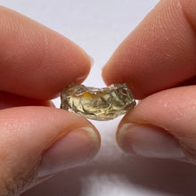 Load image into Gallery viewer, Umba Sapphire - Tanzania
