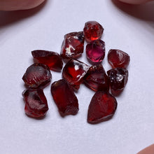 Load image into Gallery viewer, Lindi Garnets - Tanzania
