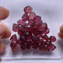 Load image into Gallery viewer, Lindi Garnets - Tanzania
