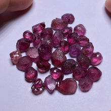 Load image into Gallery viewer, Lindi Garnets - Tanzania
