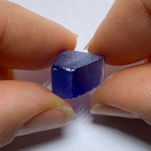 Load image into Gallery viewer, Pulled Czochralski Royal Blue Sapphire
